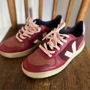 Vejas - Burgundy and Pink - like new - size 9 women’s
